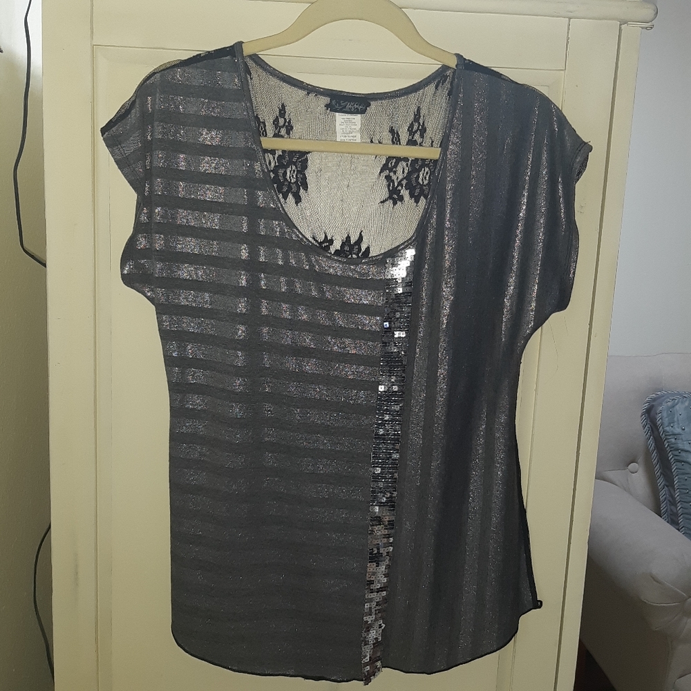 2/$25 Daytrip Sheer Back Top Size Small~Medium c